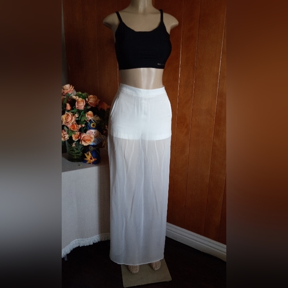 BCBG MAXAZRIA Maxi Skirt Silk with Underneath shorts - Picture 5 of 10